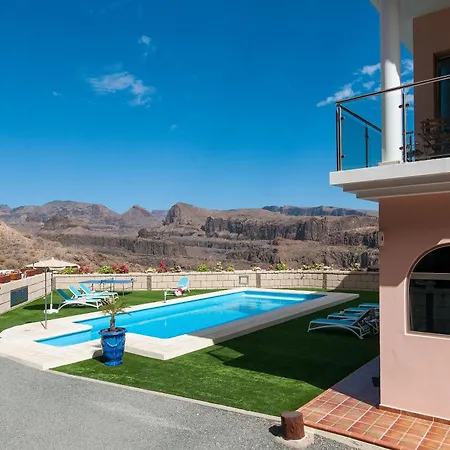 Monte Leon Deluxe Monte Leon, Gran Canaria Luxurious Seclusion Private Heatable Pool Stunning Mountain Views Sleeps Up To 12 Guests Villa *