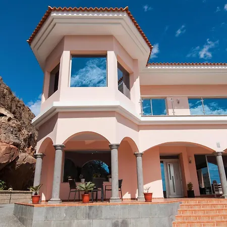 Villa Monte Leon Deluxe Monte Leon, Gran Canaria Luxurious Seclusion Private Heatable Pool Stunning Mountain Views Sleeps Up To 12 Guests *