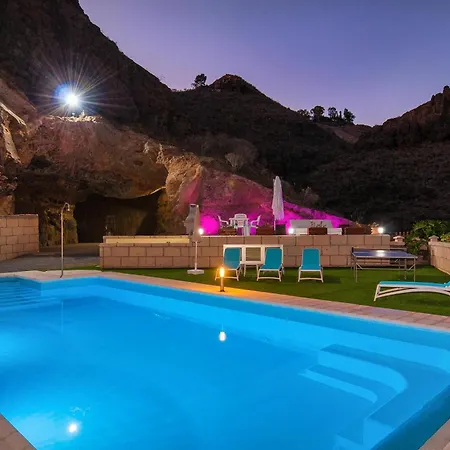 Monte Leon Deluxe Monte Leon, Gran Canaria Luxurious Seclusion Private Heatable Pool Stunning Mountain Views Sleeps Up To 12 Guests * Las Palmas de Gran Canaria