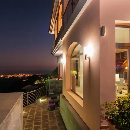 Monte Leon Deluxe Monte Leon, Gran Canaria Luxurious Seclusion Private Heatable Pool Stunning Mountain Views Sleeps Up To 12 Guests *