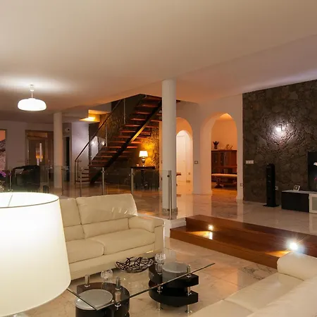 Monte Leon Deluxe Monte Leon, Gran Canaria Luxurious Seclusion Private Heatable Pool Stunning Mountain Views Sleeps Up To 12 Guests Villa Las Palmas de Gran Canaria