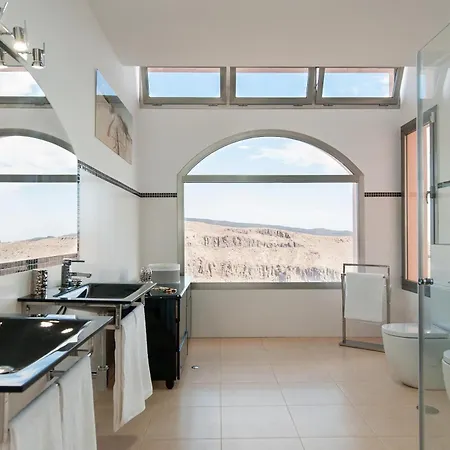 Monte Leon Deluxe Monte Leon, Gran Canaria Luxurious Seclusion Private Heatable Pool Stunning Mountain Views Sleeps Up To 12 Guests Villa Las Palmas de Gran Canaria