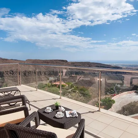 Villa Monte Leon Deluxe Monte Leon, Gran Canaria Luxurious Seclusion Private Heatable Pool Stunning Mountain Views Sleeps Up To 12 Guests Las Palmas de Gran Canaria