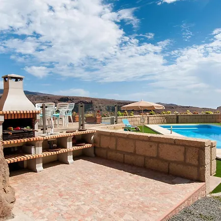 Villa Monte Leon Deluxe Monte Leon, Gran Canaria Luxurious Seclusion Private Heatable Pool Stunning Mountain Views Sleeps Up To 12 Guests Las Palmas de Gran Canaria