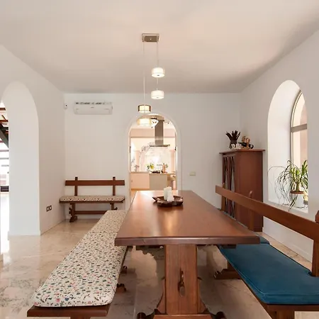 Monte Leon Deluxe Monte Leon, Gran Canaria Luxurious Seclusion Private Heatable Pool Stunning Mountain Views Sleeps Up To 12 Guests Las Palmas de Gran Canaria