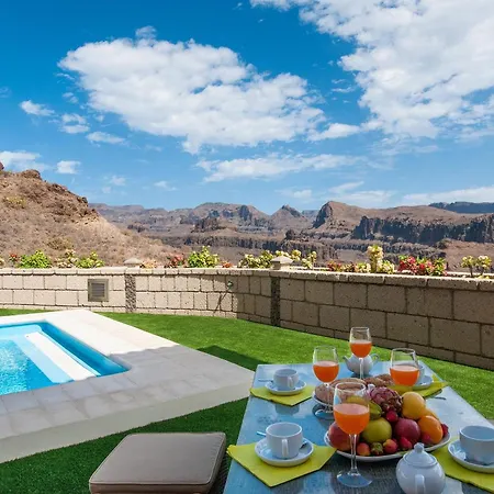 Monte Leon Deluxe Monte Leon, Gran Canaria Luxurious Seclusion Private Heatable Pool Stunning Mountain Views Sleeps Up To 12 Guests Villa