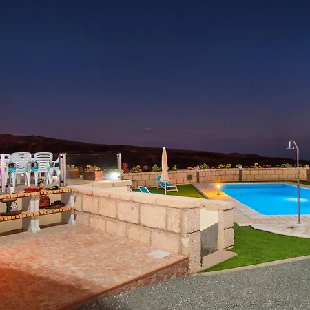 Villa Monte Leon Deluxe Monte Leon, Gran Canaria Luxurious Seclusion Private Heatable Pool Stunning Mountain Views Sleeps Up To 12 Guests *